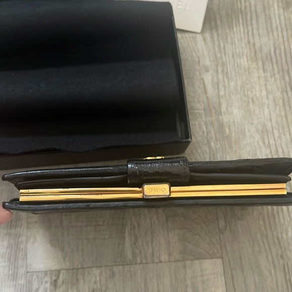 CHANEL interlocking kiss lock CC logo leather quilted wallet - Picture 16 of 17